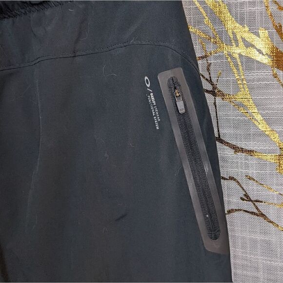 damaged oakley joggers   - Picture 3 of 5